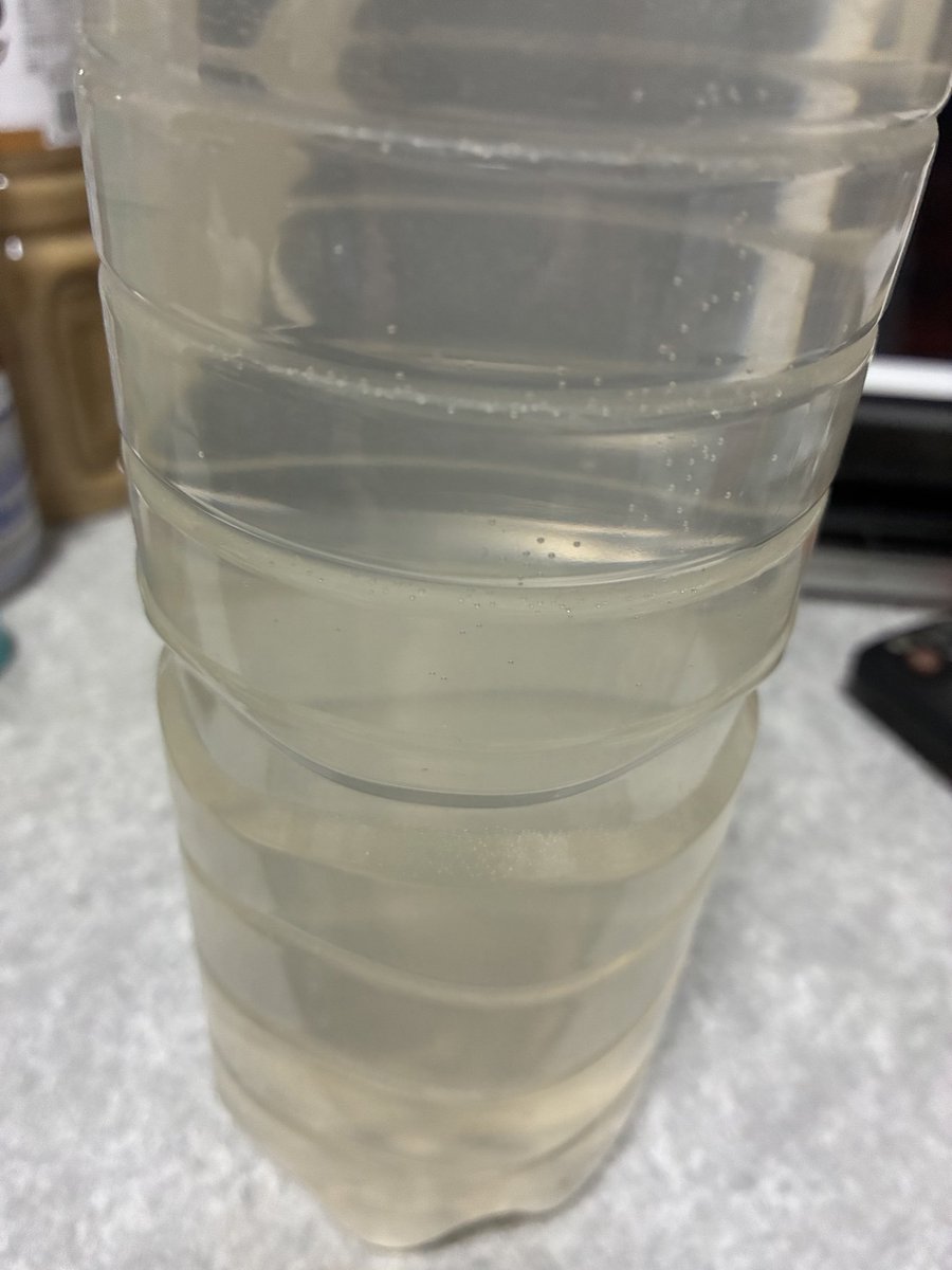 nenchusy's tweet photo. 水道出るけど濁ってる…
でも風呂入れるだけでありがたい
飲み水はカタル（旧仮庁舎）で配給してるみたい
#熊本地震
#水道
#益城町 https://t.co/rXrprSauZA