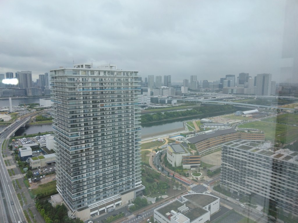 33GT_R's tweet photo. 東京都江東区にあるタワーマンションの屋上からの景色です。首都高速道路やお台場が見えます。たまにはこういう景色を観るのもいいですね。
#東京都
#江東区
#タワーマンション
#首都高速道路
#お台場 https://t.co/OJLGWObGCb