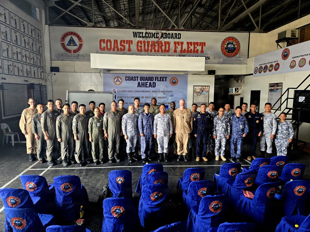 US7thFleet's tweet photo. #ICYMI Sailing in solidarity! 🚢🤝
From July 21-25, the U.S. Navy operated alongside the @TeamAFP and @JMSDF_SDF_ENG in the Philippine EEZ. Combining tactical maneuvers at sea turns shared commitments into a powerful, unified deterrent.

#US7thFleet | #MMCA2026
@USPacificFleet https://t.co/O8Am7MslCu