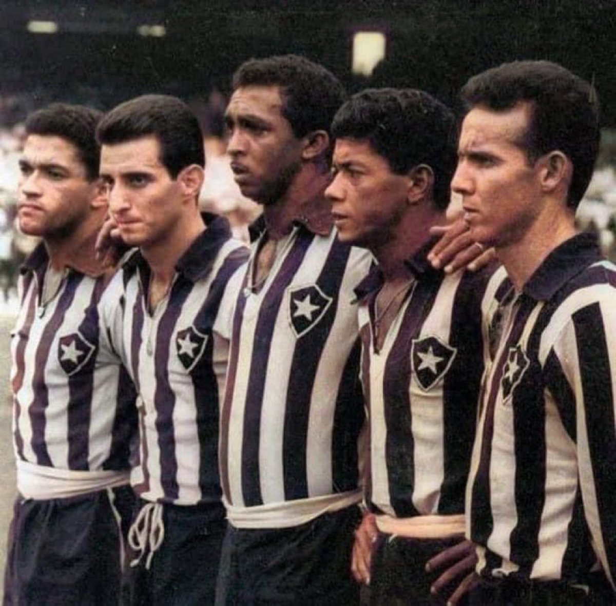 futnostalgico's tweet photo. Garrincha, Edson, Quarentinha, Amarildo e Zagallo. Botafogo. 1962. https://t.co/vsn4LIHEJb