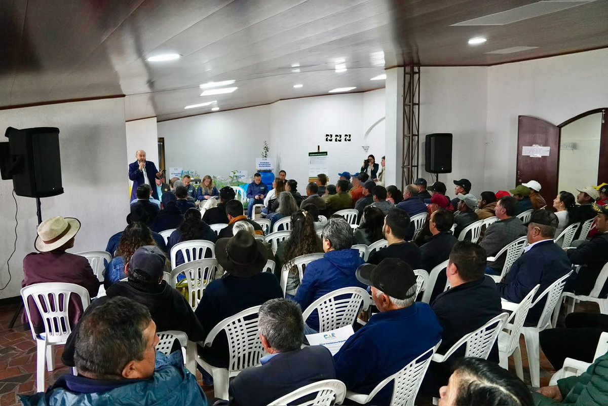 Alfred_Balle's tweet photo. Seguimos transformando el campo de Cundinamarca con producción sostenible y conservación ambiental.

Hoy, junto a más de 80 productores de Guatavita y Villapinzón, firmamos acuerdos de conservación que fortalecen la actividad rural, protegen el agua y recuperan nuestros suelos.

Porque producir y conservar sí es posible.