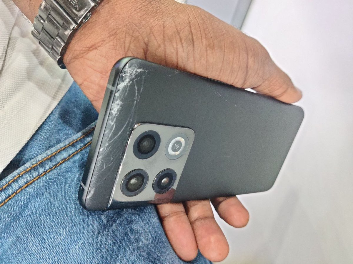 gauravanand867's tweet photo. @oneplus @OnePlus_IN All I'm asking: honour the replacement/upgrade you promised. I'm not asking for anything extra.
@OnePlus_IN
@OnePlus_Support
- will you make this right, or should this go to the Consumer Court along with the video? #OnePlus #OnePlus10Pro #ConsumerRights #ConsumerCourt #TechFail https://t.co/VeN9JRZtL0