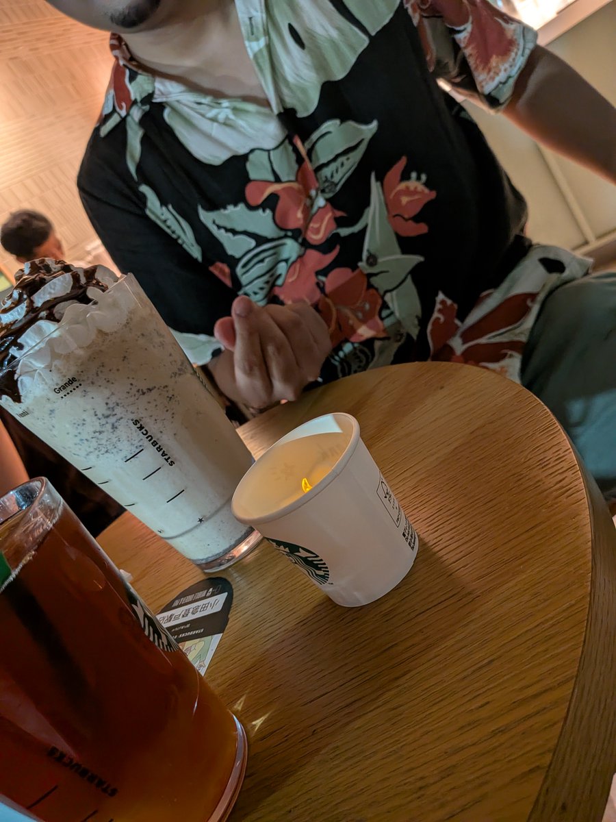 banananati3's tweet photo. オジとスタバ https://t.co/ID2pQS7Rza