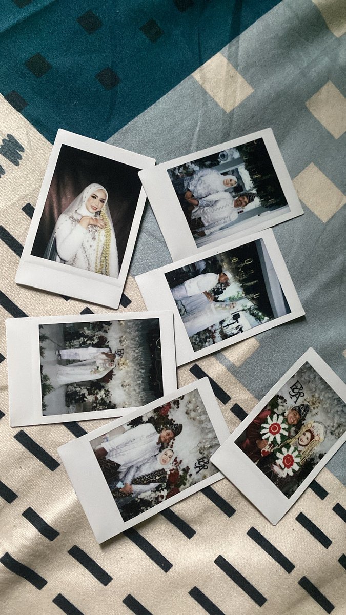 ahanadiya's tweet photo. wts kamera instax mini 8 aku
- kondisi 98% mulus banget
- minus nya gak ada kotak lg
- fungsi semua normal
- hasil foto normal, bisa geser aja

aku jual karena udah upgrade kamera, dan terakhir aku pake pas wedding aku. 

free leather case nya hihiiii https://t.co/rm6mBd9k6Z