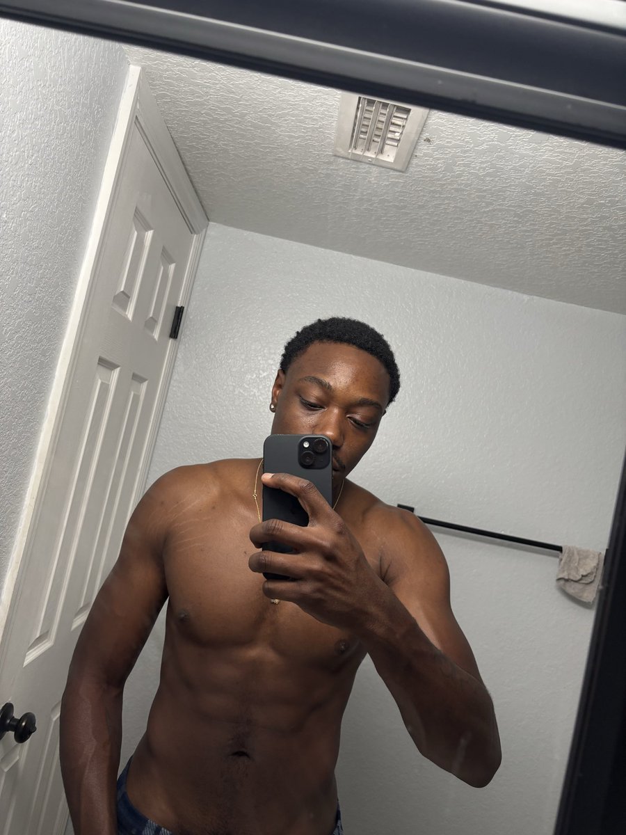 BOOYOUSUK's tweet photo. 💪🏿 https://t.co/UUNyVSS9Qw