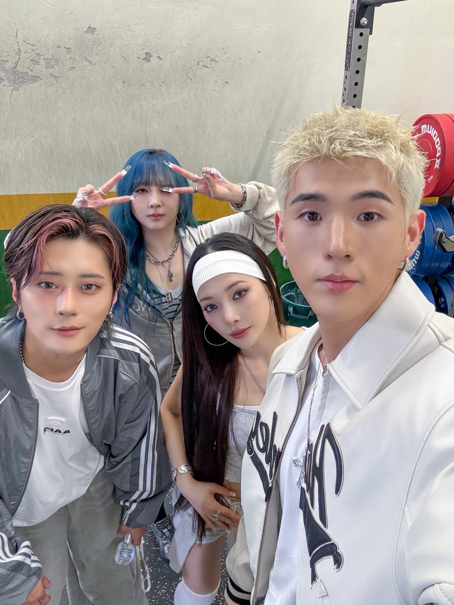 KARD_Official's tweet photo. [📷]
KARD 카드 ‘Back To Life’｜On the Spot｜온더스팟

🔗 https://t.co/NE5ZrnU24F

#KARD #카드
#BackToLife
#1theK #온더스팟 #On_the_Spot https://t.co/JPLgheepCr