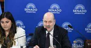DiarioInfoTuc's tweet photo. El gobierno prepara una nueva ley de desregulación económica 
El Ejecutivo enviará al Congreso un paquete de 349 artículos para eliminar institutos de promoción y reformular normativas en sectores estratégicos.

https://t.co/sy6g1MpZmt https://t.co/b7AYJfAIvg