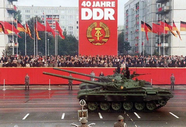 UnamunoAgain's tweet photo. 🇩🇪| Según un informe de Der Spiegel (el portal de noticias líder en Alemania), más del 57% de los alemanes del este añoran el comunismo; afirman que la vida era mejor bajo la RDA.

Fuente: Der Spiegel https://t.co/ngyEuflHIS