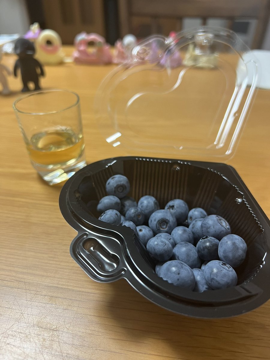 tonsoku369's tweet photo. 山梨で買う果物はなんでも美味しいって訳じゃねーわクソがz!!zzzz https://t.co/9Au7ZGce7u