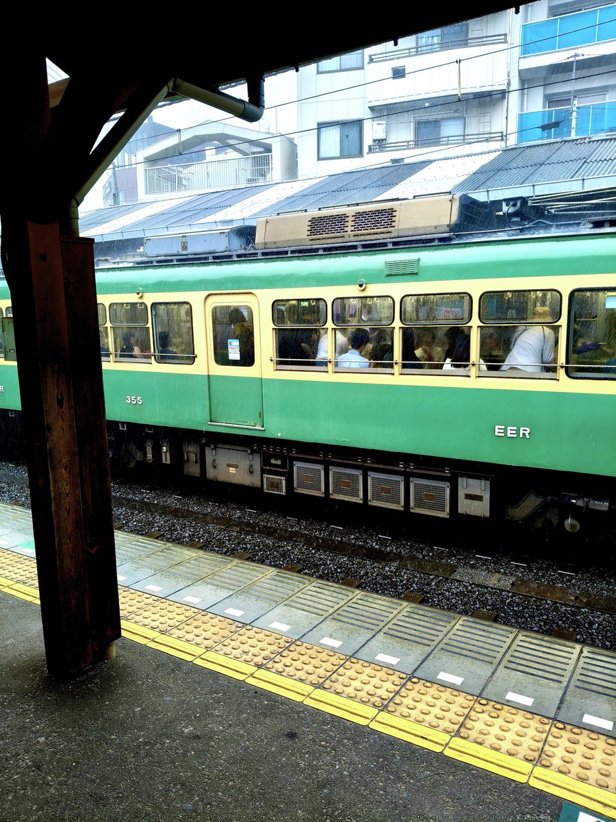 TTdokusin's tweet photo. 昨日久々に釣り行ってみた！
のんびり昼前に家を出て、昼過ぎから開始！

頭上のトンビに気をつけながら焼き鳥食べたり、捨てられてた釣り糸拾ったりしてたらそこそこ立派なシタビラメ釣れた！

急な雨で1時間くらいしか釣りできなかったけど楽しかった！ https://t.co/nYN8pLisU5