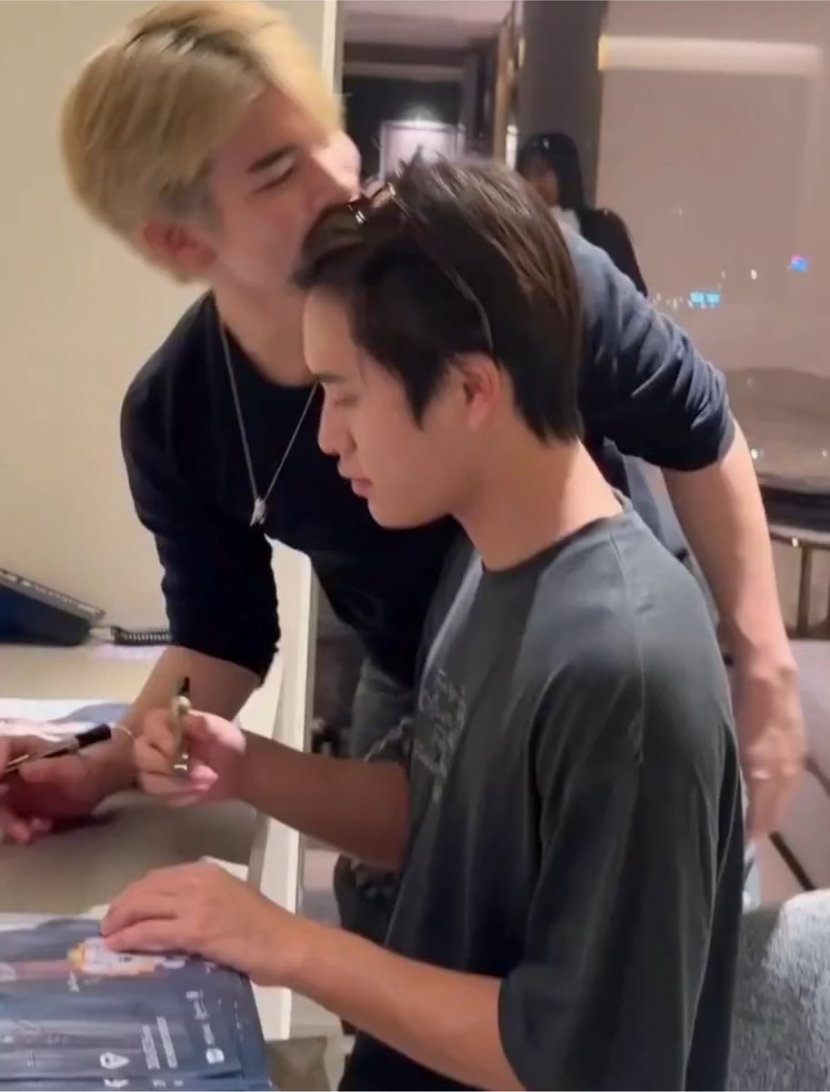 metichibi's tweet photo. ก่อนหน้านี้ไม่รู้ทำไรค่ะ แต่มีคนแอบยิ้มนะคะ ( ☺️☺️☺️ ) https://t.co/IrCweP66lO