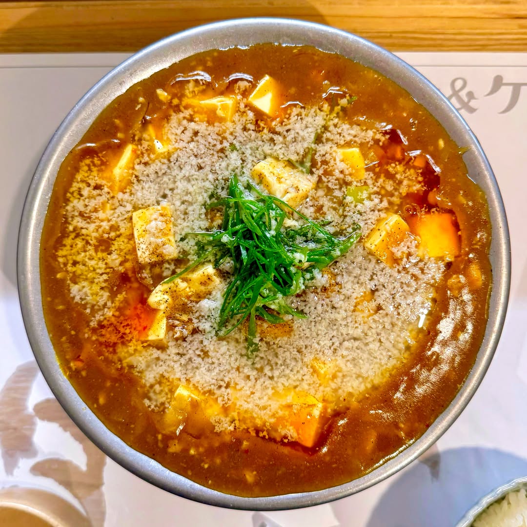 harapecoohmt2t's tweet photo. 神奈川 川崎のラーメン屋さん
つけ麺 晴
特製醤油つけめん¥1600 ※臨時版

先日食べた分の投稿です。
まさかのつけ麺売り切れだったけどラーメンの細麺でならとのことでありがとうございます🙇‍♂️細麺は低加水で柔らかなコシのある食感で昆布水自体がめっちゃ美味しい🤩つけ汁は上品なオイリーさに… https://t.co/qMyhUAERMS