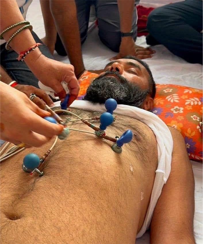 LSinghShekhawat's tweet photo. सूचना …..

श्री राजपूत करणी सेना सुप्रीमो महिपाल सिंह मकराना UGC ROLLBACK के लिए 600 किलोमीटर पदयात्रा कर रहे है लेकिन अचानक से आज उनकी तबियत बिगड़ गई है 

इसलिए अब इस यात्रा को ब्राह्मण महासभा अध्यक्ष “पंडित राजेंद्र नाथ त्रिपाठी,अजीत भारती,शुभम् शुक्ला,नेहा दास और अखिल भारतीय परशुराम सेना प्रमुख “श्री नरेंद्र उपाध्याय आगे सुचारू रखेंगे ….

खोखली सवर्ण एकता जिंदाबाद