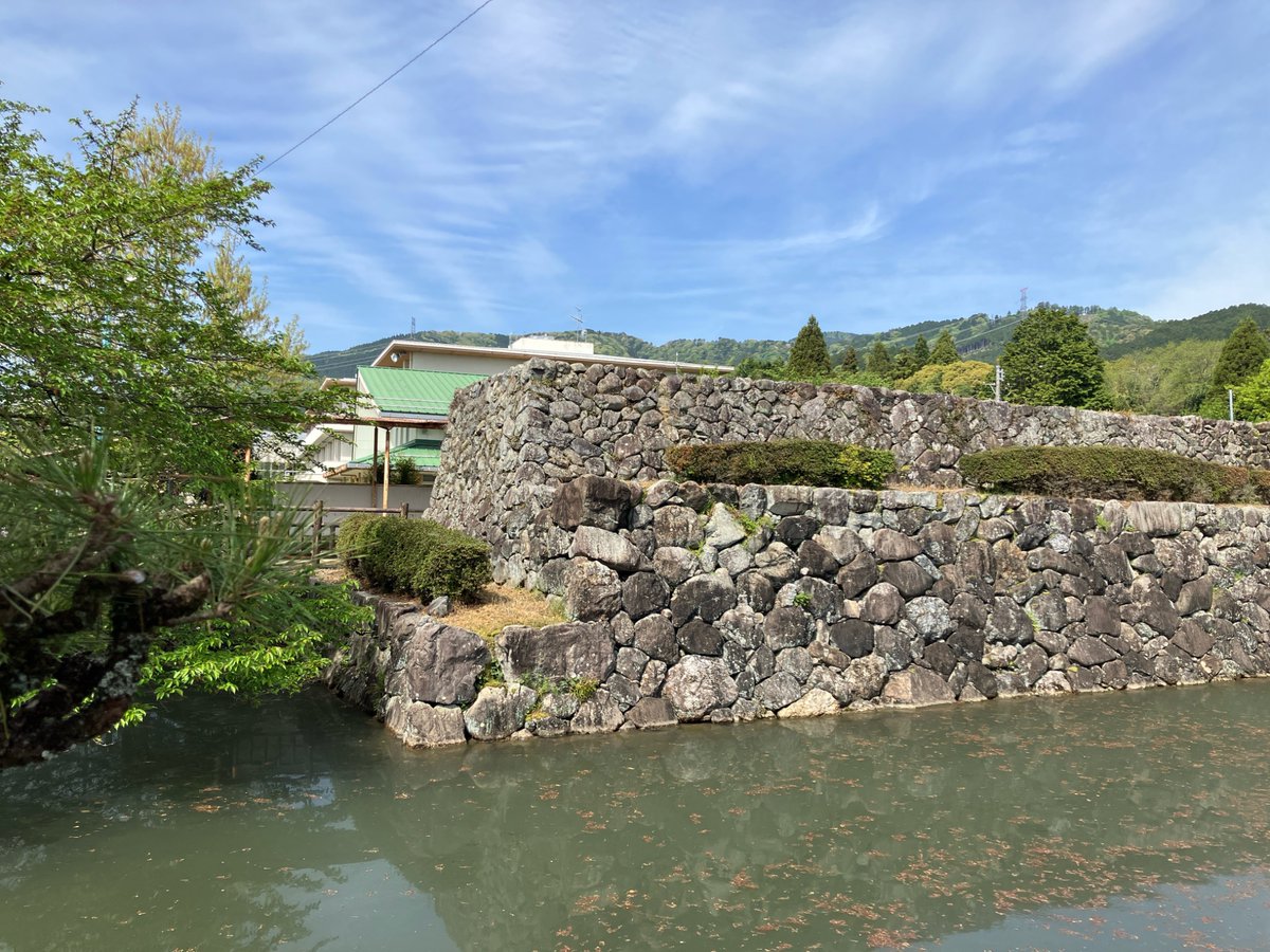 horian9's tweet photo. 1️⃣和歌山城
2️⃣白河小峰城
3️⃣美濃金山城
4️⃣菩提山城

 #心惹かれる石垣をあげてください https://t.co/4gXaUIUibh