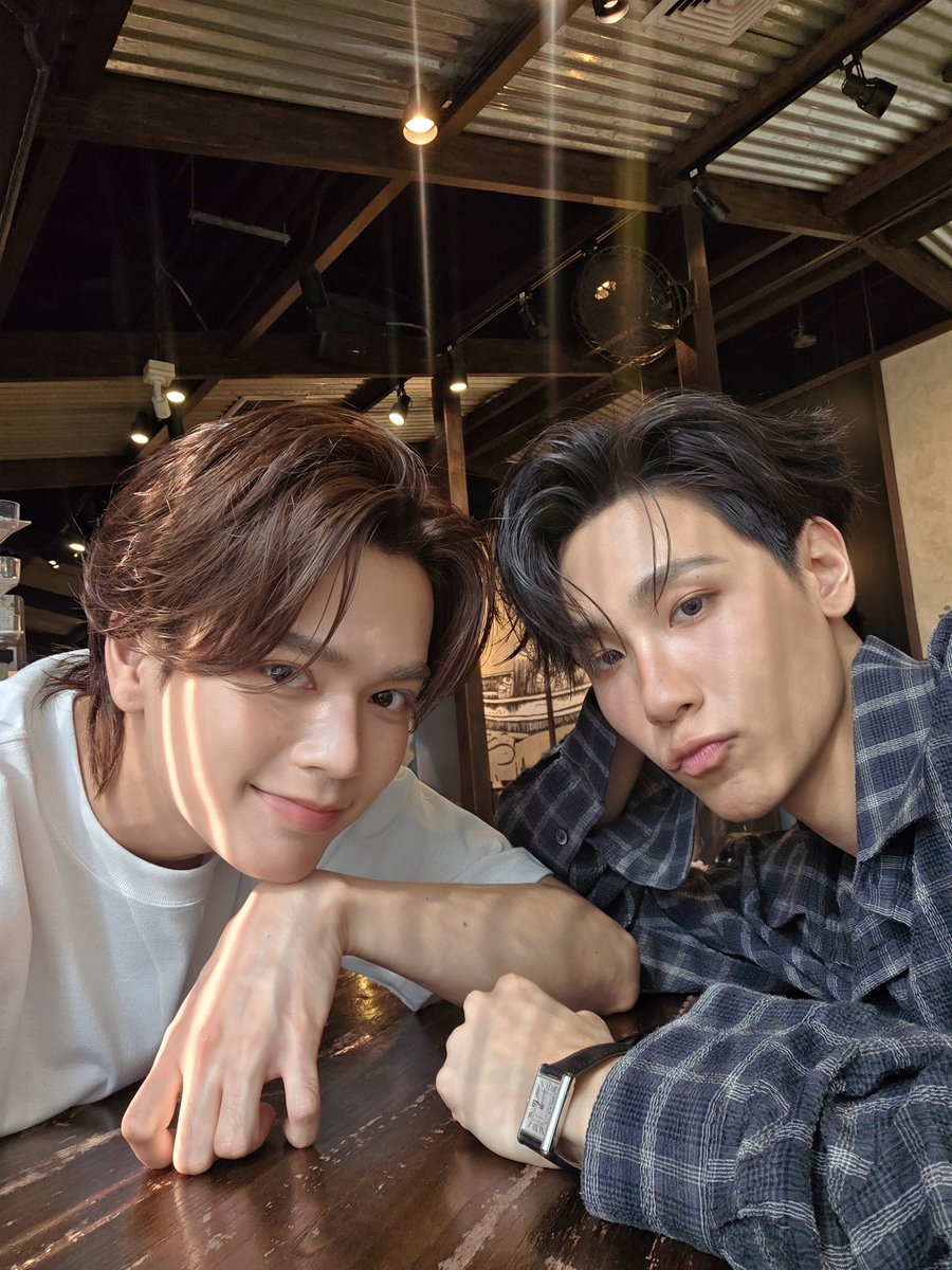 mlltylee's tweet photo. แต่งลุคนี้อีกได้ม้าย หล่ออะ https://t.co/DOga4MEkX7