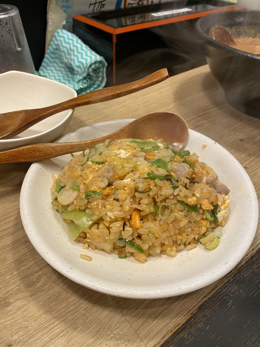 PQRQQ00's tweet photo. 🌻〖麺や 蓮と凜と仁/天満〗
白胡麻ベースで自家製ラー油の刺激的な
辛味を絡ませた究極坦々麺🍜
こだわりは強そうだけど気さくで優しい店主さんのお店です。美味しかったなぁ😋🫧

#大阪担々麺 #ラーメン #チャーハン https://t.co/8OeEfdzSW3