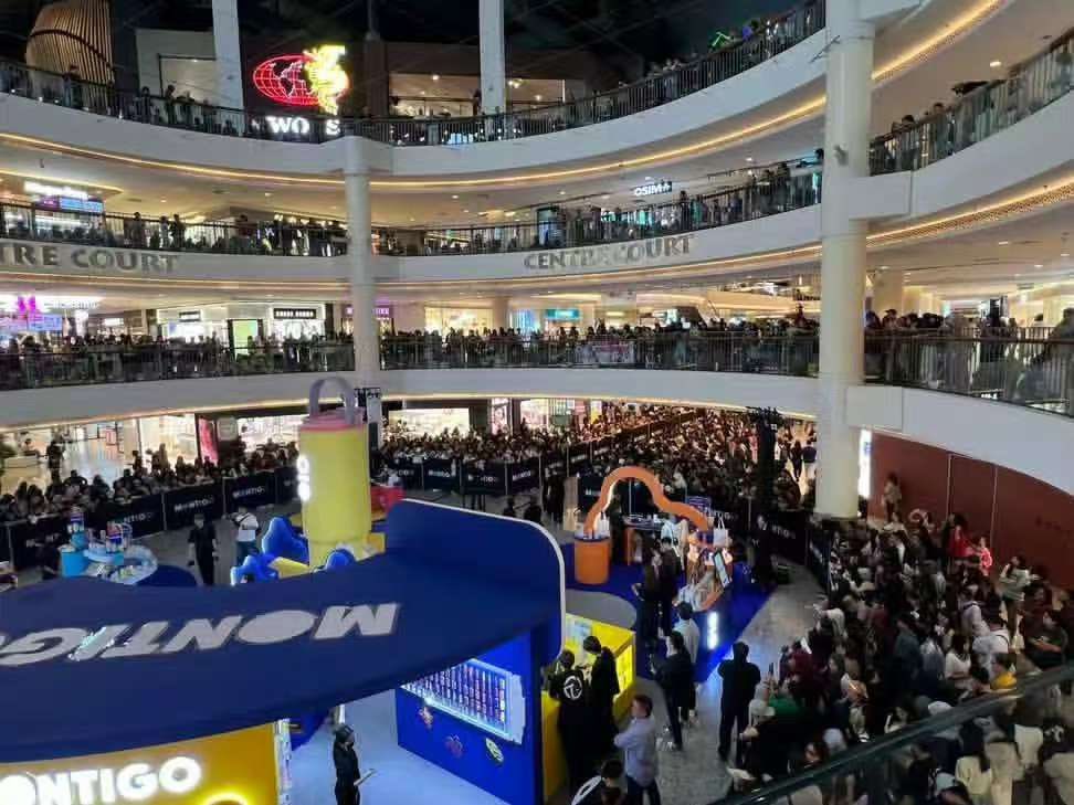 LingOrm_BaseCN's tweet photo. Wow Malaysian fans 🤩👍🏻

ORM DRINK YOUR WAY MONTIGO
#OrmXMontigoMalaysia
#ออมกรณ์นภัส #OrmKornnaphat https://t.co/zgR03GzQix