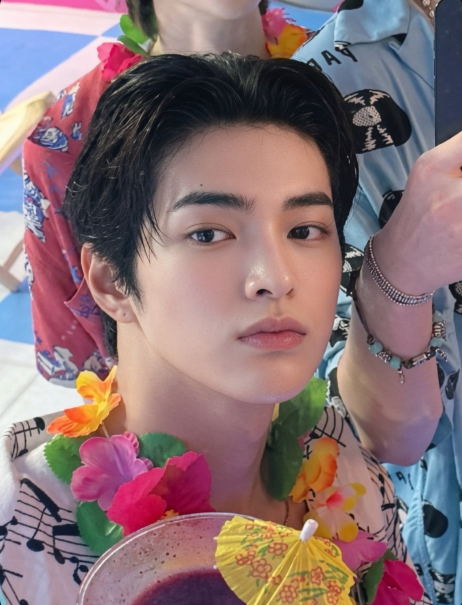 konoiskono's tweet photo. Speechless.
This makes no sense.
How does someone have a face like this??!? https://t.co/1lFzdk3cox