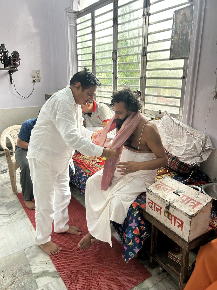 om_rexwal's tweet photo. गुरु पूर्णिमा पर तिलपत बाबा सूरदास मंदिर और पंचमुखी हनुमान मंदिर में जाना हुआ और पंचमुखी हनुमान मंदिर जी के महंत अरविन्द दास महात्यागी जी का आशीर्वाद लिया ।
#naharpar #sehatpur #Sector91 #BJPHaryana #phanindranathsharma #NayabSinghSaini https://t.co/dm9KoDxk3i