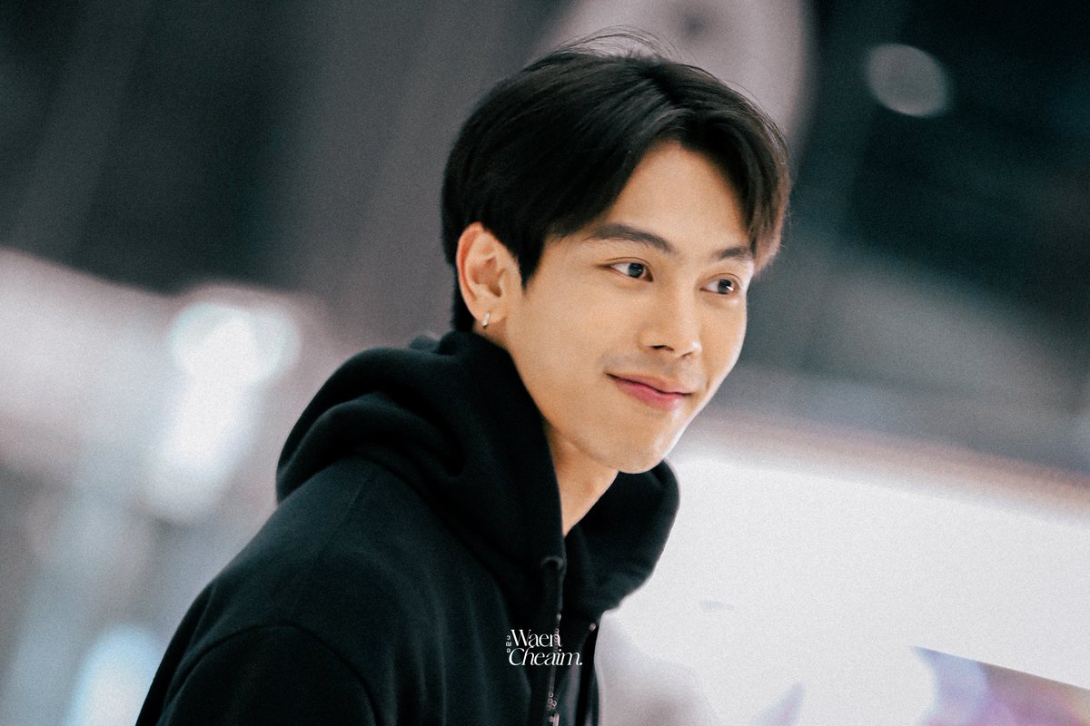 waencheaim's tweet photo. อยากถ่ายรูปพี่ตรีแล้ว https://t.co/HQ2RouVBaa