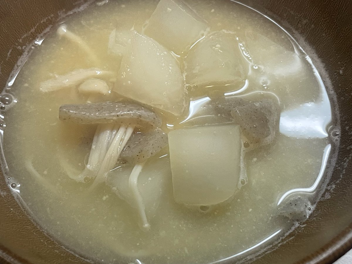 0303sama's tweet photo. THE家庭料理🍴本日のP'ｸｯｷﾝｸﾞ失礼致しまぁす‼️

①えのきの豚バラ巻きは
チーズ入りとミョウガ入りとノーマル❣️

②きゅうりとミョウガの酢の物

③えのきと大根、こんにゃくのお味噌汁
(ワカメ買い忘れちゃた😔)

見た目が悪いのはお許しください…
どれが1番好き✊🏻？？ https://t.co/Cf2VZRDZL0