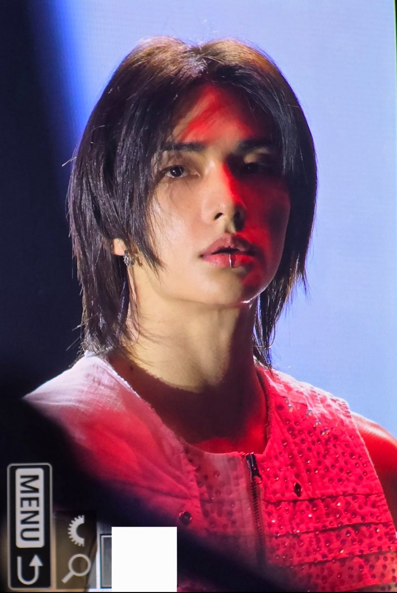 hyunjinpost's tweet photo. OMG HYUNJIN HAS A LIP PIERCING https://t.co/k2U6i7dUBo