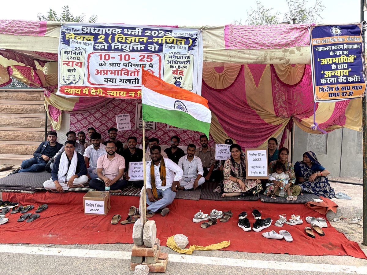 SethiTanwar's tweet photo. 10 महीने से नियुक्ति का इंतजार कर रहे है ,परेशान हो कर हमने न्याय प्राप्ति के लिए बीकानेर निदेशालय में धरना प्रदर्शन  जारी है , यह तब तक जारी रहेगा जब तक हमें ज्वाइनिंग नहीं मिलती , उम्मीद है निदेशक जी हमारी पीड़ा समझेंगे 🙏
@saten_08 @sanjaym78852136 @JaatMohit001 @Godara966 https://t.co/PkJMkE9FmI
