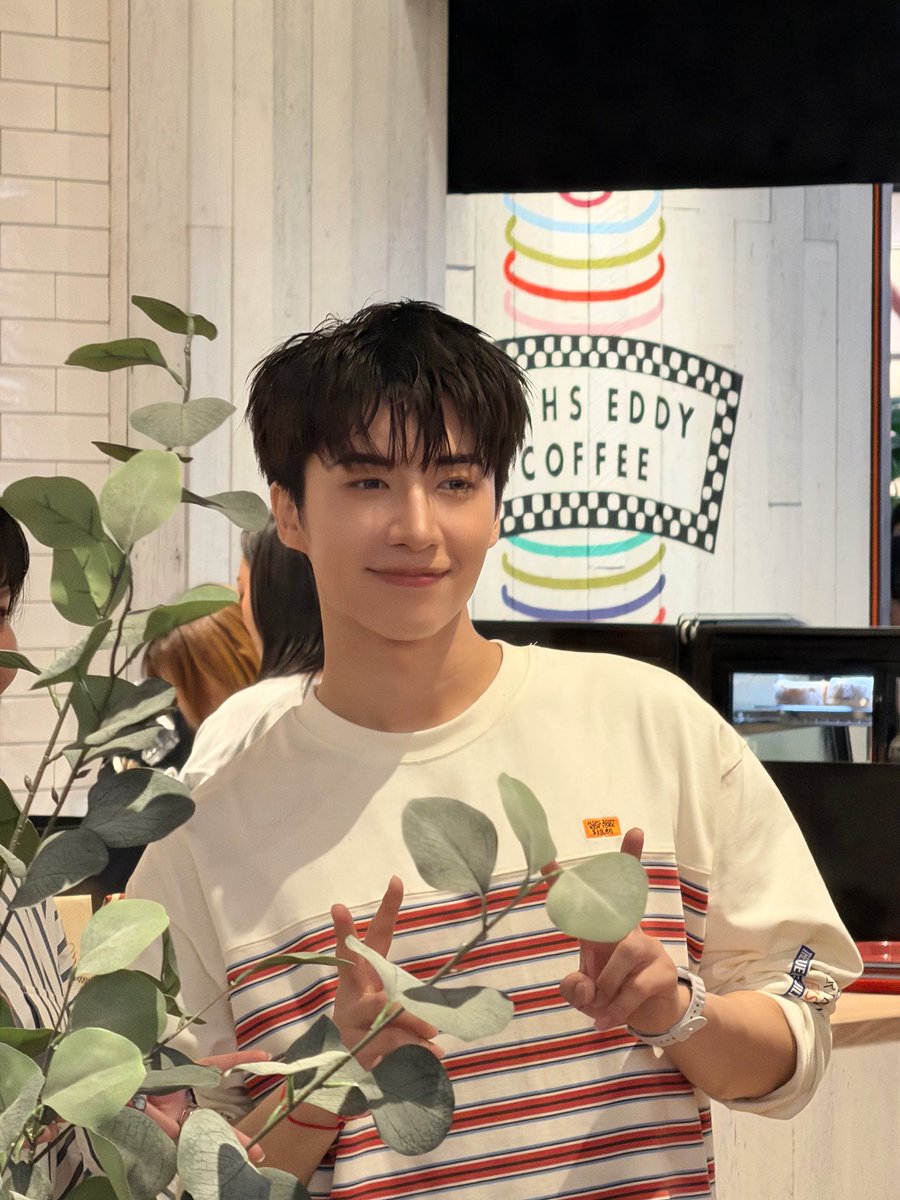 ann_srisook's tweet photo. แสนดีที่สุด วันนี้เห็นยิ้มแล้ว ยิ้มเยอะๆนะครับ🦥😊

#JUNG_PERSES
#FishsEddyThailand
#nikoandbangkok
#PERSES #PERSES_TH https://t.co/VgU6Ow3nxO