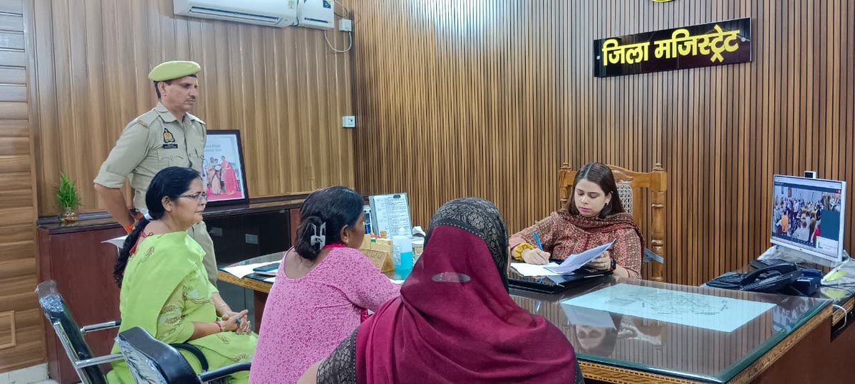 dmbijnor's tweet photo. आज 29 जुलाई, 2026 को कलक्ट्रेट कार्यालय में जनसामान्य की शिकायतों को सुना गया तथा शिकायतों का समयबद्ध व गुणवत्तापूर्ण निस्तारण कराये जान�� हेतु सम्बन्धित को निर्देश दिये गये। https://t.co/dAEwjYjEhc