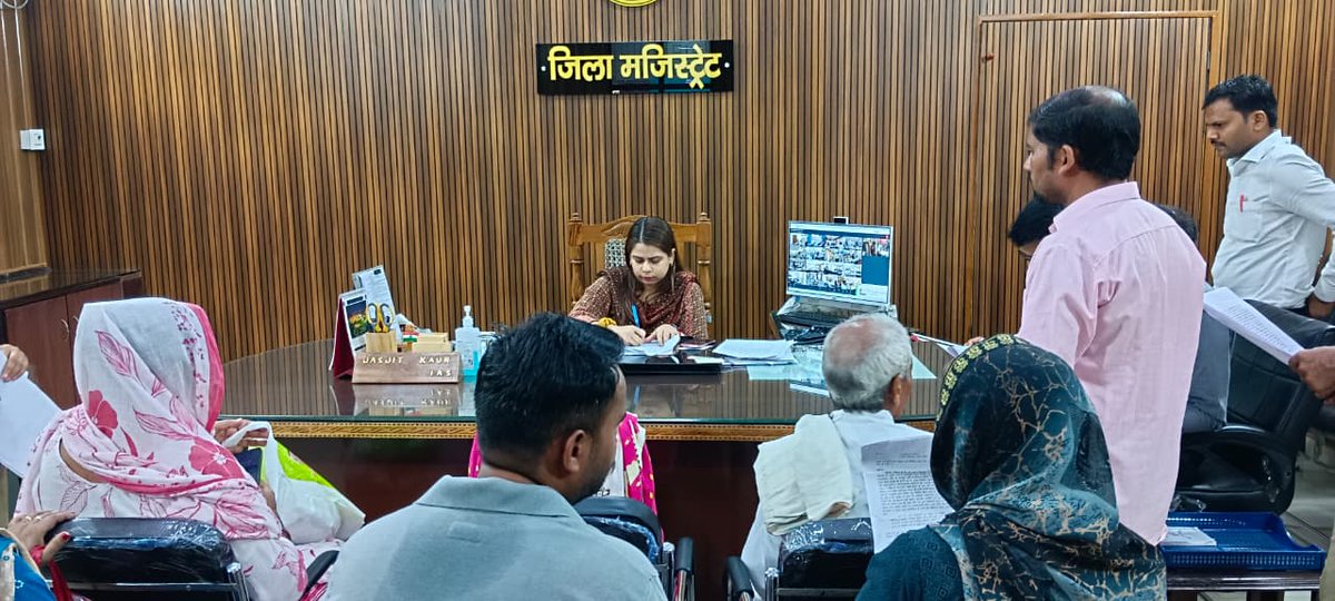 dmbijnor's tweet photo. आज 29 जुलाई, 2026 को कलक्ट्रेट कार्यालय में जनसामान्य की शिकायतों को सुना गया तथा शिकायतों का समयबद्ध व गुणवत्तापूर्ण निस्तारण कराये जान�� हेतु सम्बन्धित को निर्देश दिये गये। https://t.co/dAEwjYjEhc
