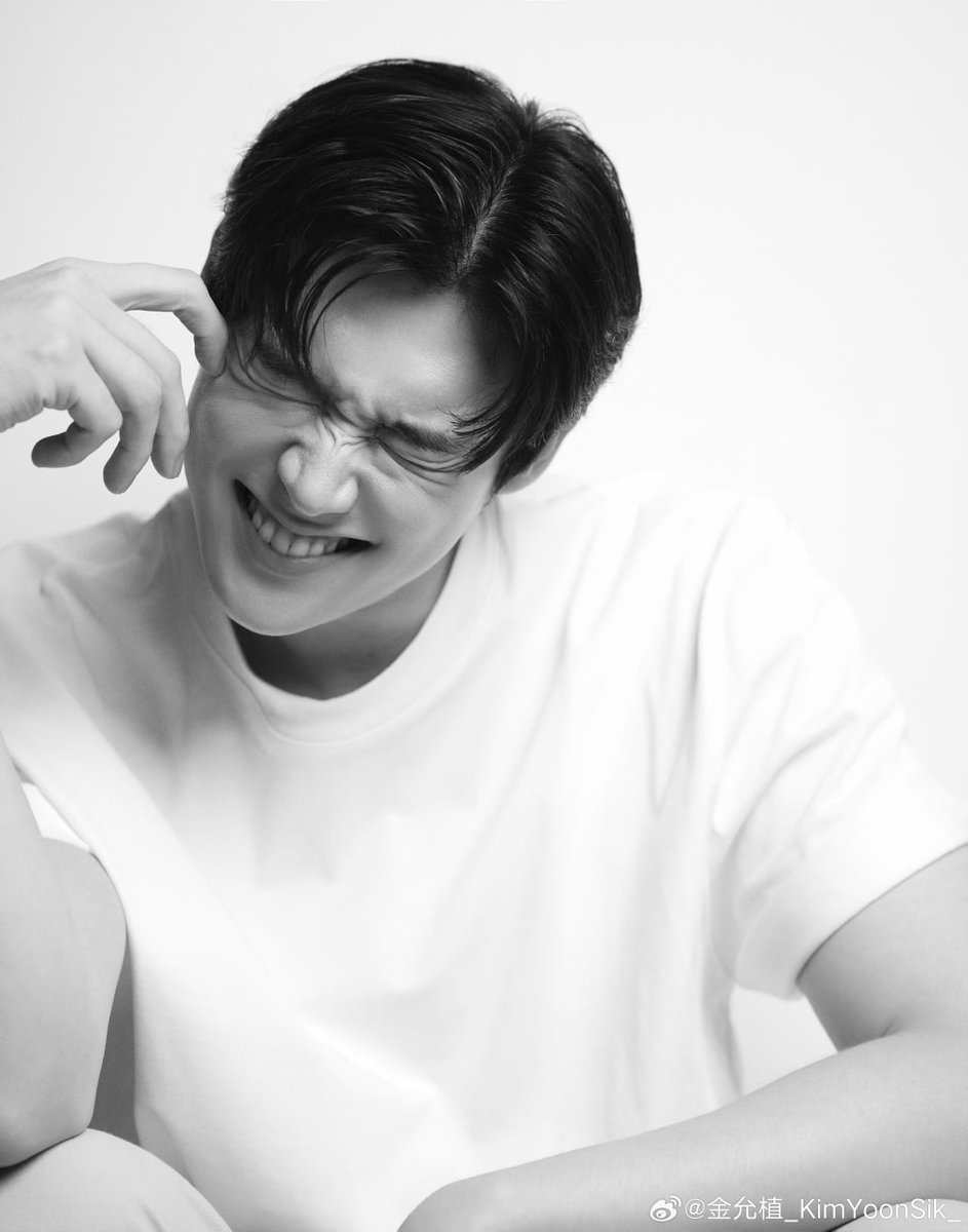 kiiwwk's tweet photo. Weibo ✪ 260729

#김윤식 #KimYoonSik https://t.co/iQ0hLhMtKb