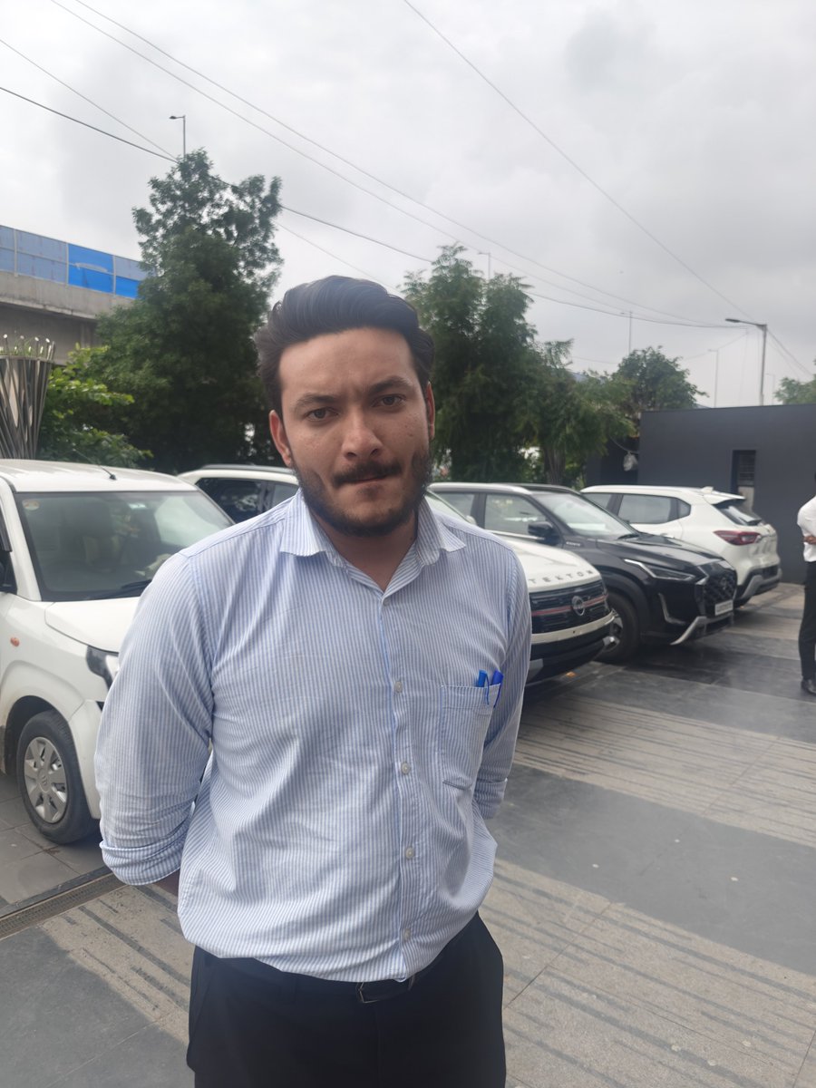 emotekonline's tweet photo. Nissan Supernova makarba Car has crashed the back of my car. He was the driver. Nissan demo car crashing the Nissan customers car.. and then they weren't even polite they started blaming me... I need resolution to this..
@Nissan_India https://t.co/ECvrZG5YzV