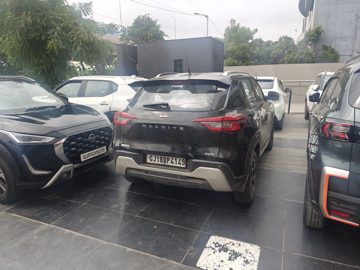 emotekonline's tweet photo. Nissan Supernova makarba Car has crashed the back of my car. He was the driver. Nissan demo car crashing the Nissan customers car.. and then they weren't even polite they started blaming me... I need resolution to this..
@Nissan_India https://t.co/ECvrZG5YzV