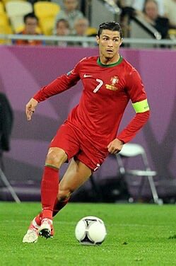 abbakyari__'s tweet photo. 2026 World Cup:  
Messi has a team that plays for him. They cooperate, support, and lift him. Ronaldo has the talent, but Portugal feels like they’re playing against him. No support, no chemistry. Still, CR7 remains the best in the world. 👑 @Cristiano
#2026WorldCup https://t.co/Tgtd3XWMGc