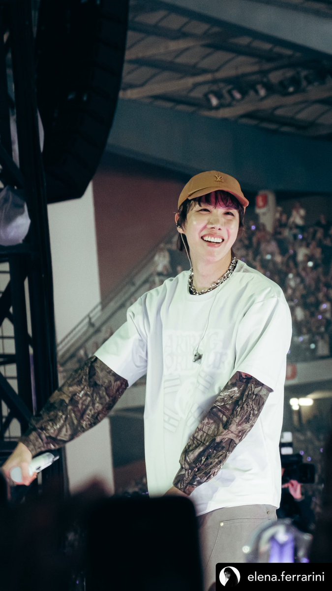 supportforjhope's tweet photo. 📸🐿️ j-hope Information 📸🐿️

フォトグラファー Elena FerrariniさんのInstagramフィード(20枚)とストーリーズ(5つ)に、ヨーロッパ公演でのj-hopeの素敵な写真がたくさんアップされています✨

ストーリーズ
🔗 https://t.co/OKIhgg03km

『@/uarmyhope in europe ☆#/arirang world tour- captured by yours truly』
🔗 https://t.co/UaWFaU72gq

いいねとコメント、シェアをお願いします🤲

#uarmyhope #jhope #제이홉