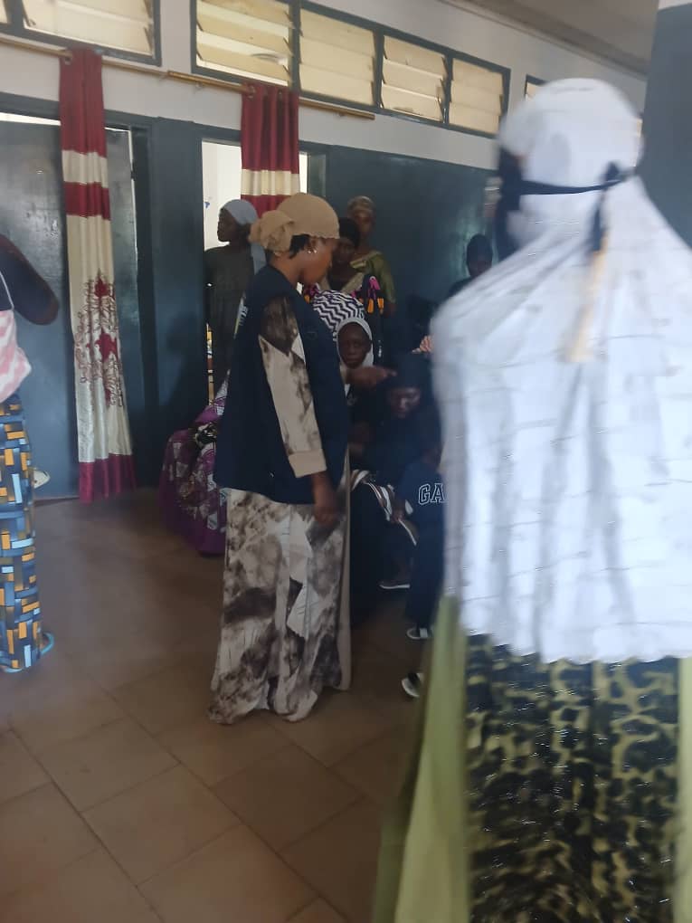 Sevguinee's tweet photo. Kouroussa ! 45 participants ont été sensibilisés sur l’importance de la planification familiale au CS de Wassabada. Espacement des naissances, santé de la mère et de l’enfant au cœur des échanges. Activité menée dans le cadre du projet SOFIA, financé par @EF_LINITIATIVE https://t.co/ja9mw65BcD
