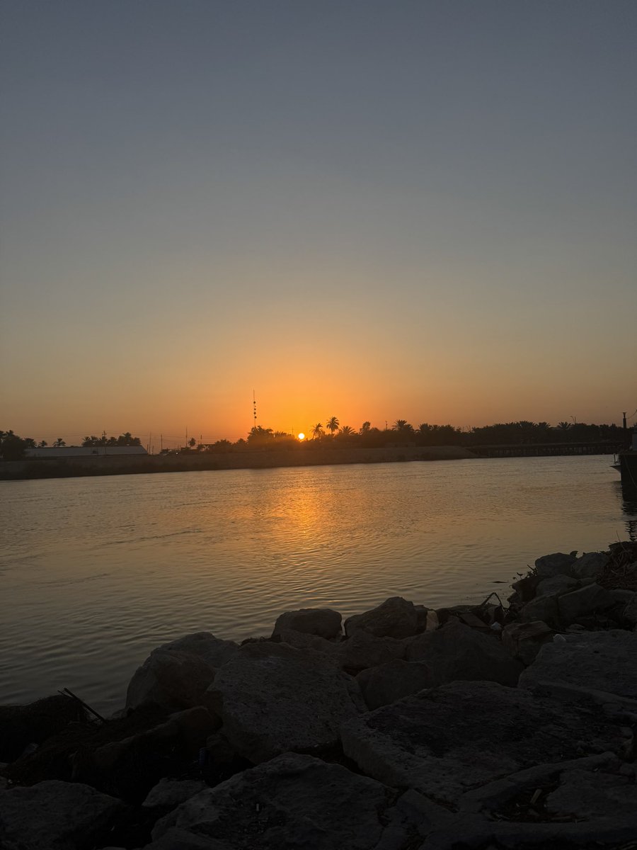 1moh_m's tweet photo. 5:00am

قمْ وارمُقِ النجفَ الشريفَ بنظرةٍ … https://t.co/9CnY9T8Zkf