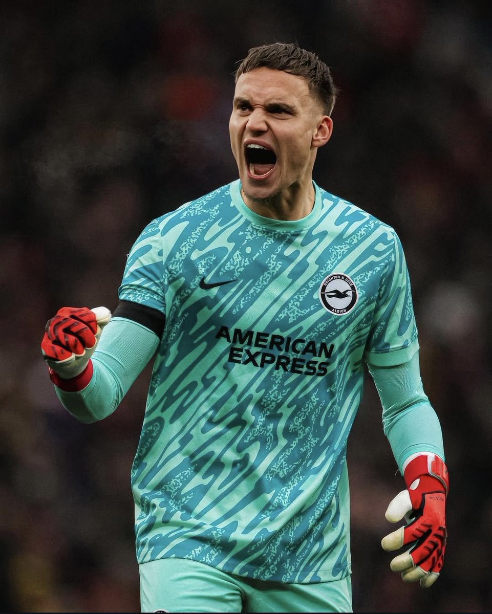 Mercatoclubs's tweet photo. 🚨💣BREAKING :
 Real Madrid have proposed a swap deal to Brighton: They want Dutch goalkeeper Bart Verbruggen, in exchange for Ukrainian keeper Andriy Lunin + cash.Negotiations ongoing. Big move coming?
#Realmadrid 
#Brighton https://t.co/C5qrQb2wzT