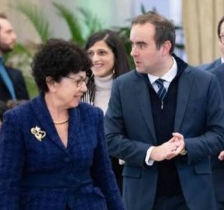 Vestavxmi's tweet photo. il était une fois la chèvre et le bouc https://t.co/o4MwMYfh6J