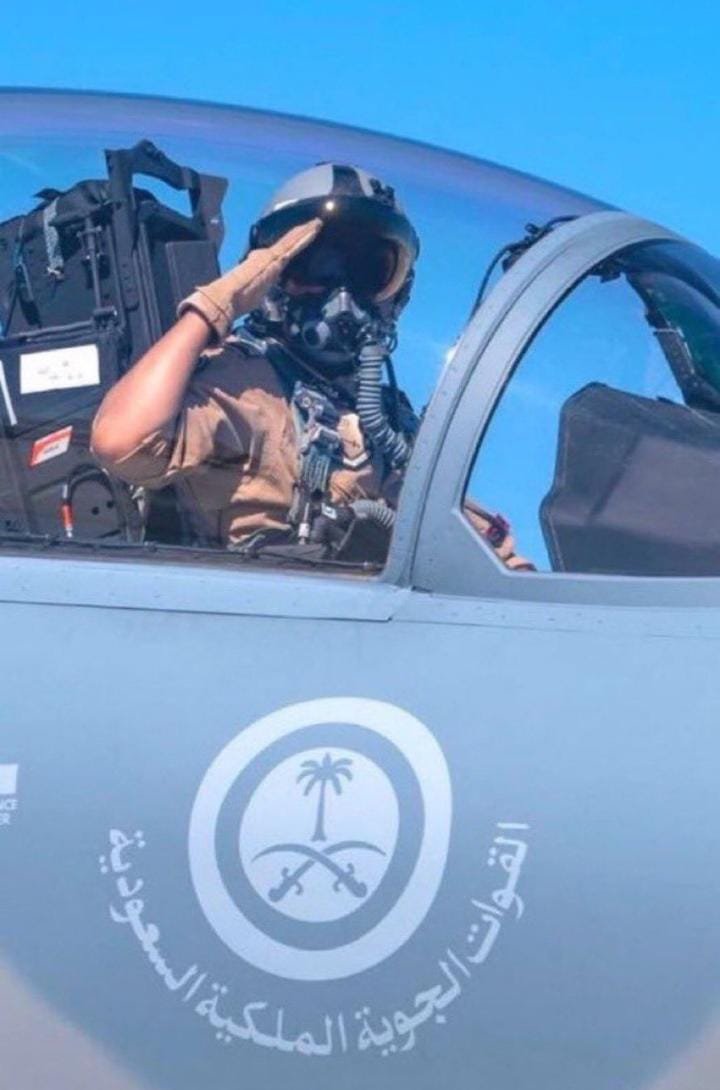 siqrat97's tweet photo. @fayez_malki ،:للخير نخلة .. وللشر سيفين! 🇸🇦👌🖐️ https://t.co/1vVpgSuv9U
