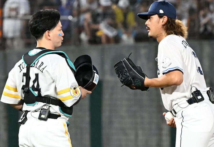 nishispo_hawks's tweet photo. 全パ・小久保監督〝粋な采配〟

高校日本代表バッテリーが12年ぶりに復活

栗原陵矢選手をシーズン中は封印の捕手で起用

#sbhawks
▼記事はこちらから▼
https://t.co/KDHJlqFVeP https://t.co/CNSGlKgqaE