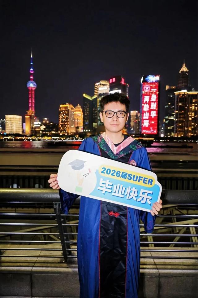 JanetteWar6qm's tweet photo. Graduation check: cap’s on, diploma’s in hand, and the messy late-night study sessions just turned into my favorite memories. https://t.co/b6KyfuDGRs