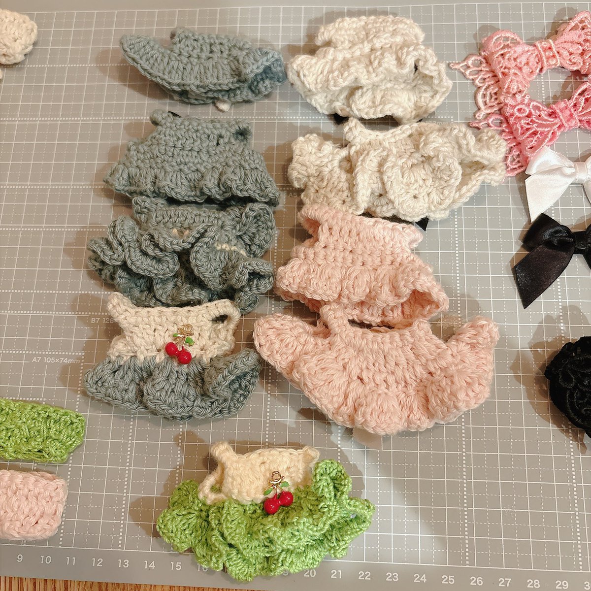 suisooo____'s tweet photo. 【ゆる募】
編み物の感覚取り戻そうとしてちいさきいのちの服を作っていたのですが、あまりにも多くなってきたのでフォロワーさんにプレゼント出来たらなと……！いったん今月で切り上げるので8月入ったらお知らせします📢 https://t.co/V4iSmlAksX