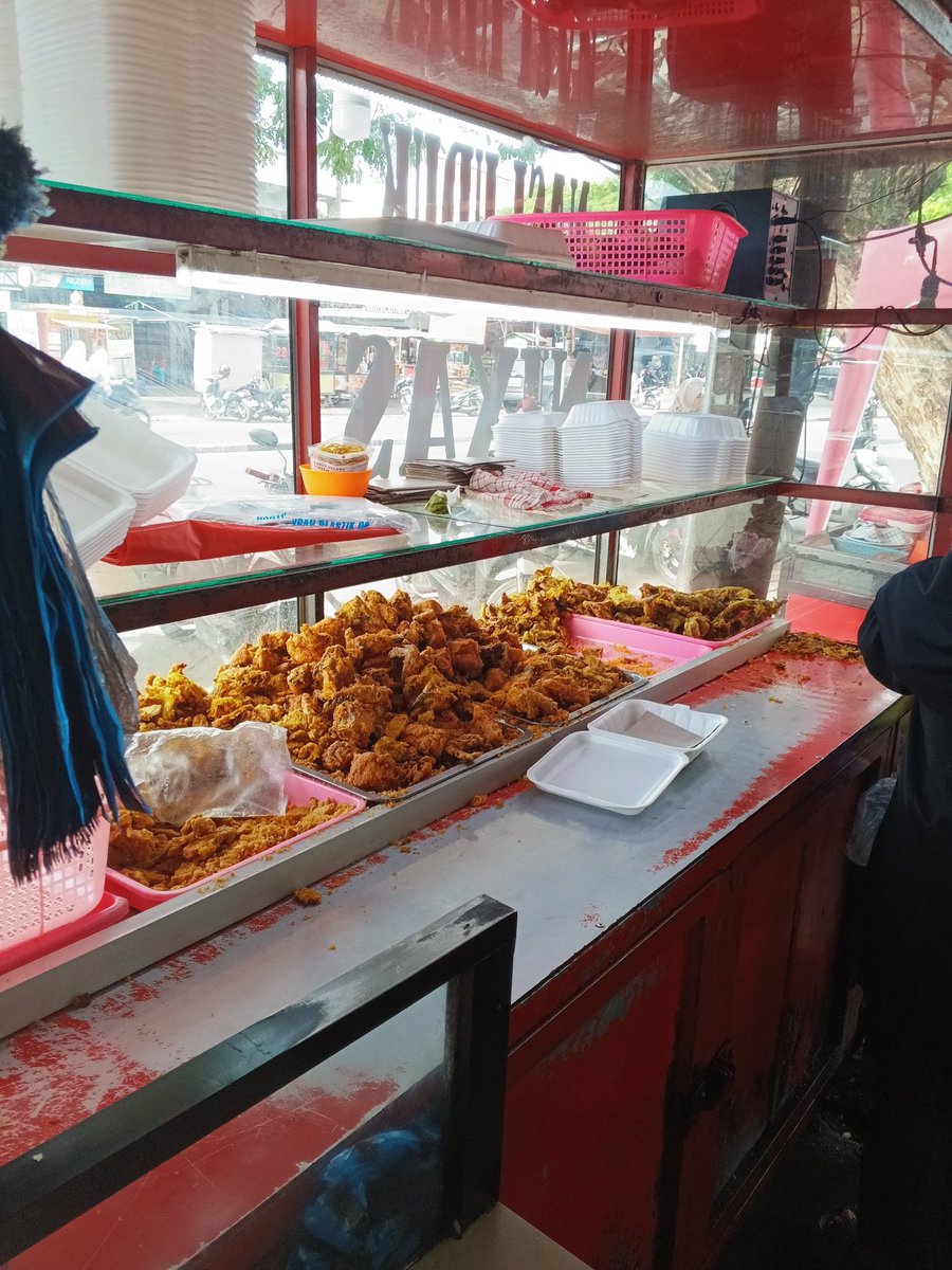 205fromu's tweet photo. sini antri biar aku yang bayar kalian makan 🙂‍↕️🤏 https://t.co/7sDa33PzrB