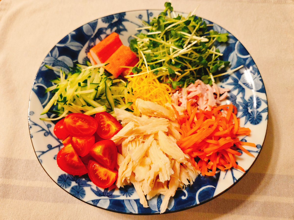CAROL_KT's tweet photo. 今日の晩ごはーんっ！　#おうちごはん　#おうちご飯　#冷やし中華　#冷やし中華はじめました https://t.co/WazJT6FUcs