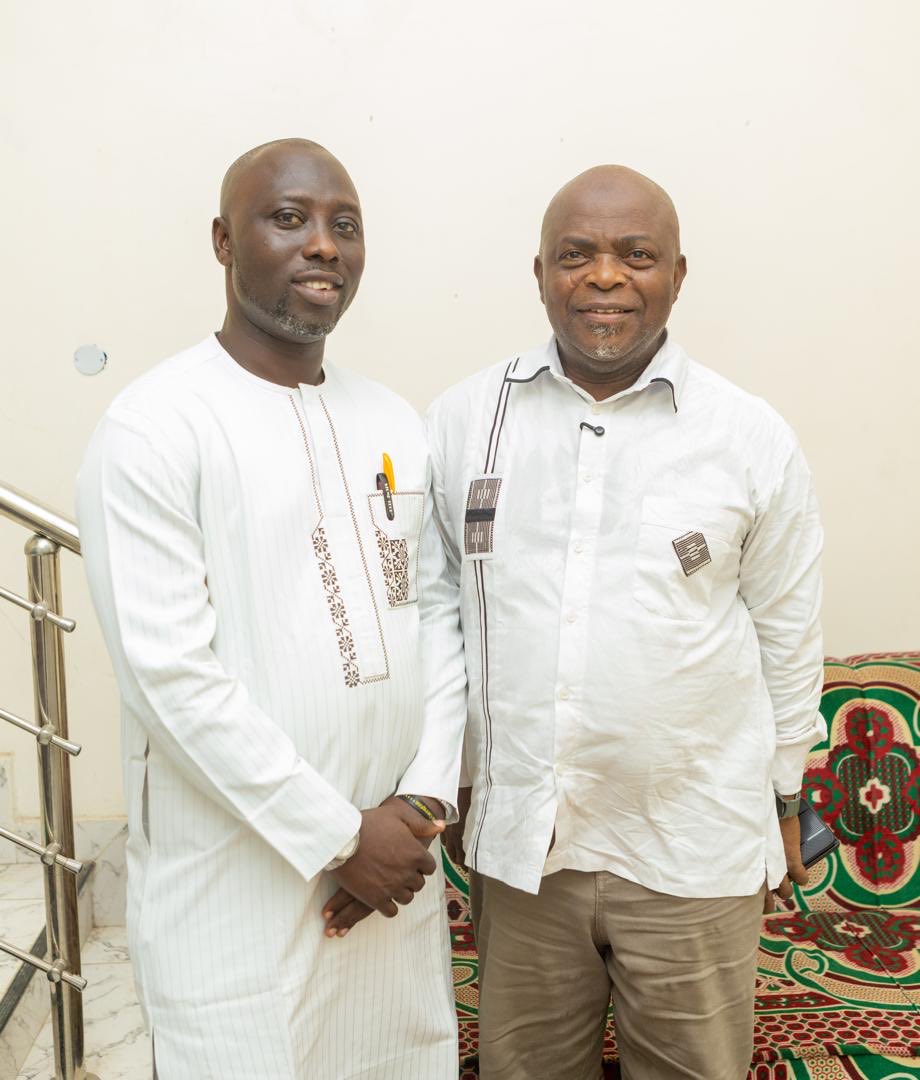 DevReporting's tweet photo. As part of our ongoing #OsunLGAccountabilityProject, DevReporting team recently met with former Osun Assembly Speaker, Prof Mojeed Alabi, to gather insights and perspectives.
The story is coming.
#AutonomyDocumentary #LocalGovernance #DevReporting
Photo: Tobi Fayelu https://t.co/BGlUj3GOlu
