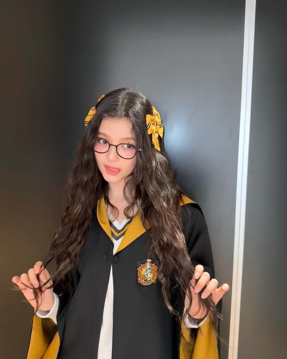AboutMusicNWJNS's tweet photo. NewJeans x The Wizarding World. https://t.co/sOLr6hQdZR