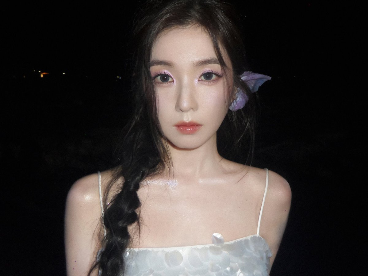 Dearxirene's tweet photo. 얼굴만 보여서 귀에 뭐 달고 있는지 보이지도 않음 https://t.co/M5B1J4L1wd