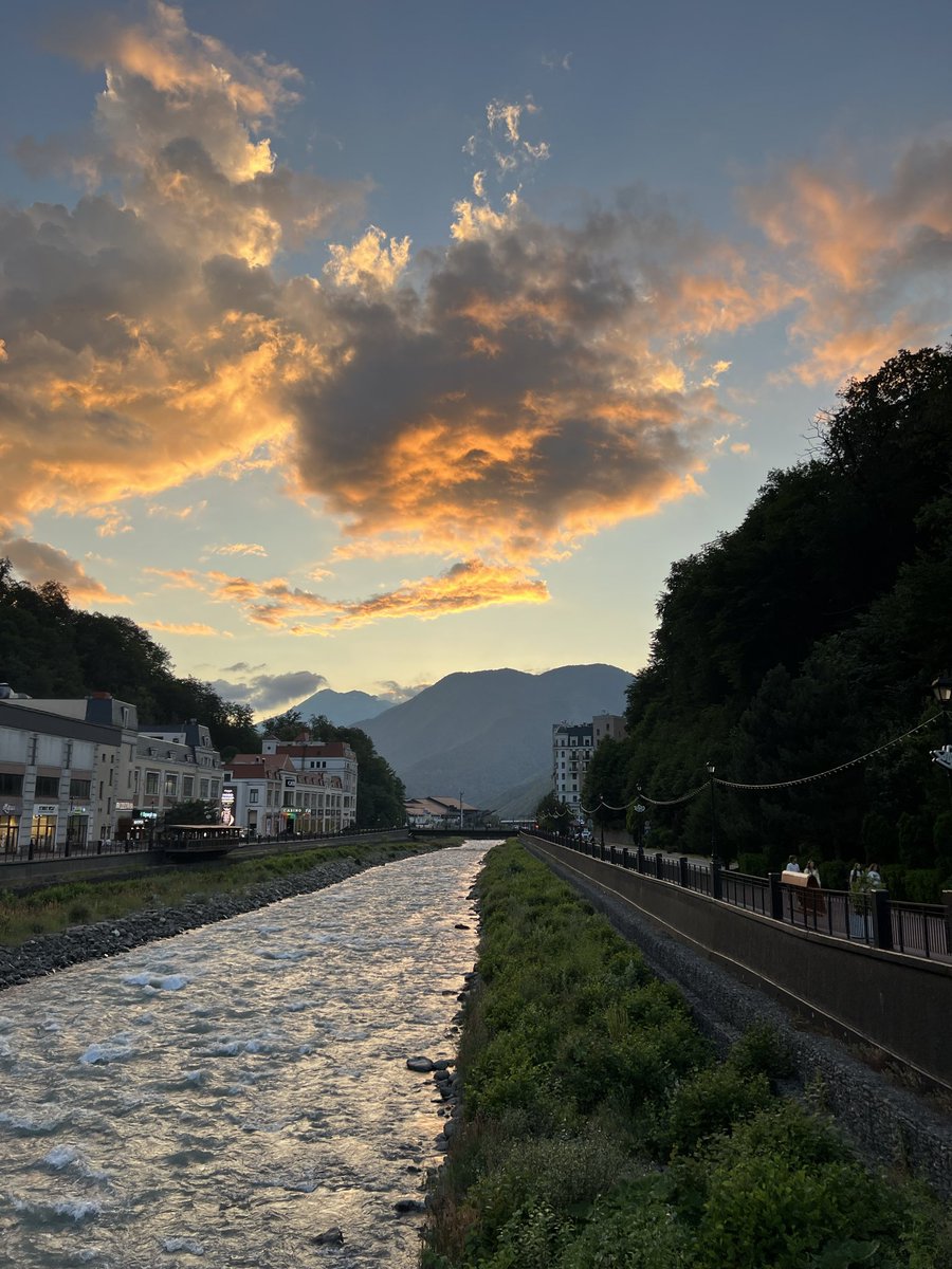 fatimahm997's tweet photo. ⛰️🚠🌅 https://t.co/az726SDPh2