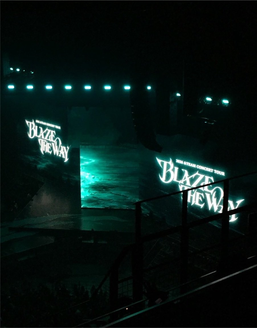 shugar_dy's tweet photo. #ASIATOUR_BLAZETHEWAY https://t.co/CTJlvq4N3C